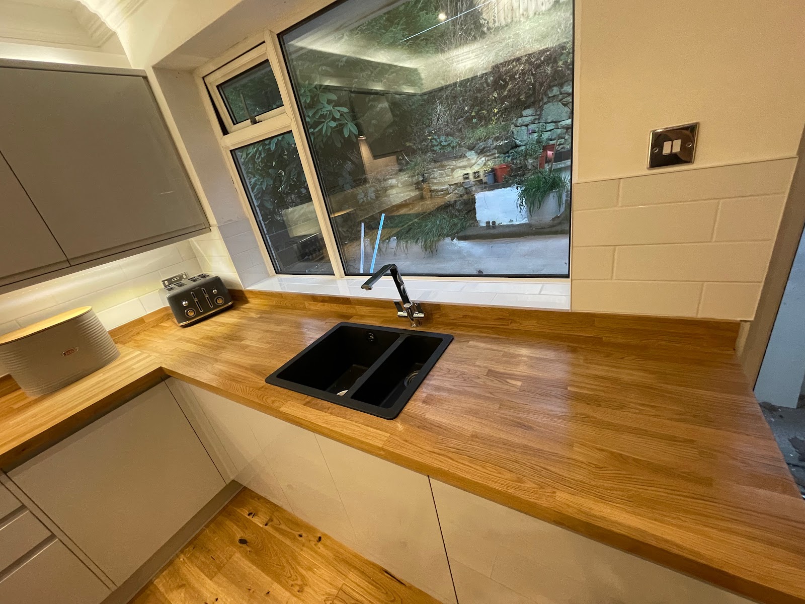 Metro-style tiles fitted above oak worktops