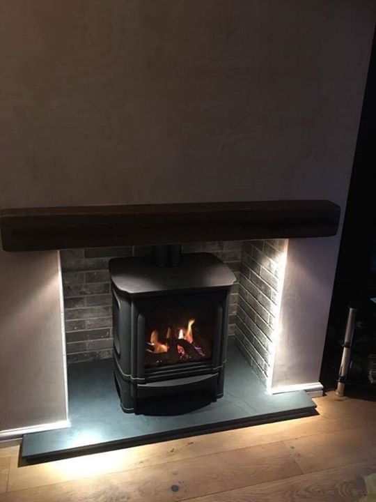 Living-flame gas fire